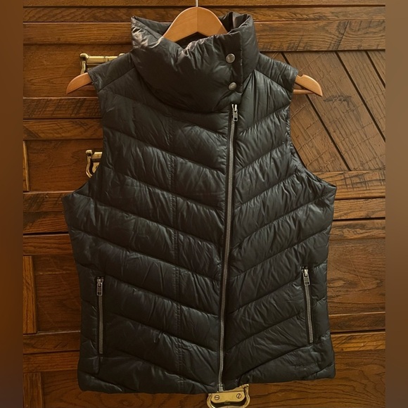 Patagonia Women’s Down Puffer Vest Jacket Black Diagonal Full Zip Size Medium - Picture 11 of 11